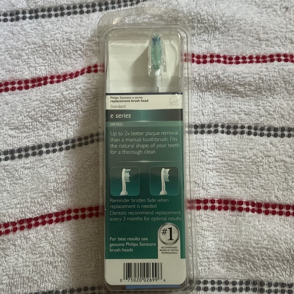 Philips Sonicare e series
replacement brush head
Standard
e series
HX7022 - Picture 2 of 2